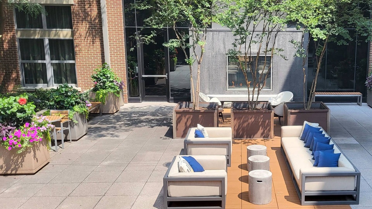 Potomac West Apartment | Blue Haven~Free Garage Parking/Min To New Metro/OldTown/DCA/DC/Free Wifi/Pool