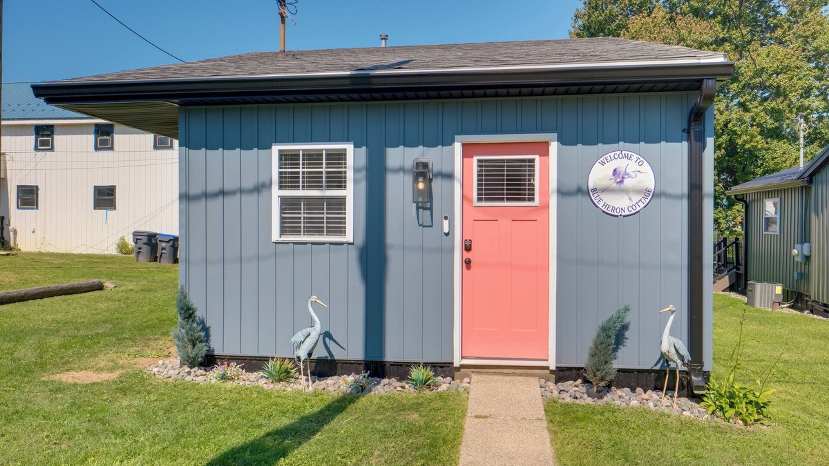 Erie House | 'Blue Heron' Walk to Kelso Beach! Pet-Friendly Gem