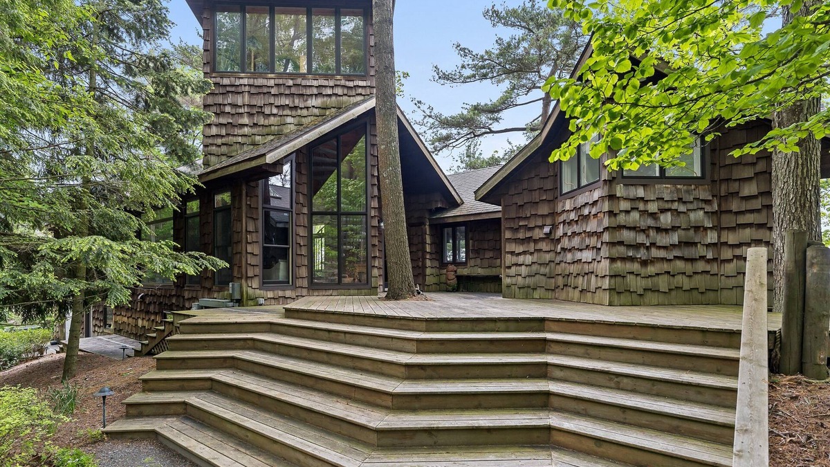 Shelby House | Blue Horizon Private Lake Mi. Frontage