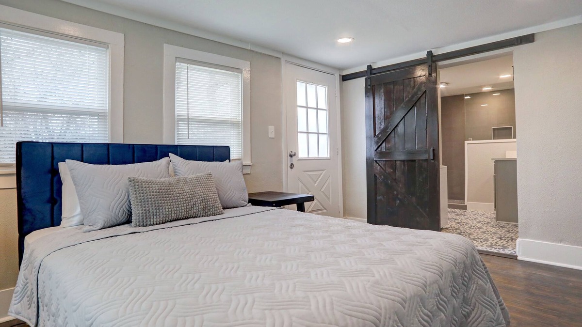 McKinney House | Blue Horizon Retreat- Near Downtown McKinney