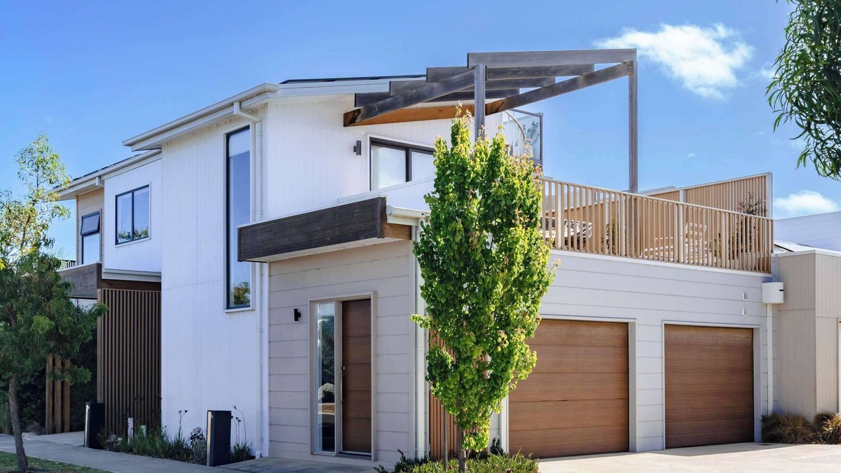 Torquay Apartment | Blue Horizon Villa - Sunlit Terraces & Ocean Views