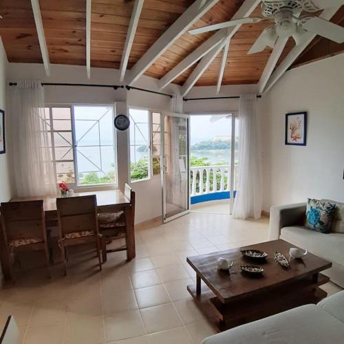Barrio La Fortaleza Vieja Apartment | BLUE HOUSE OCEAN VIEW