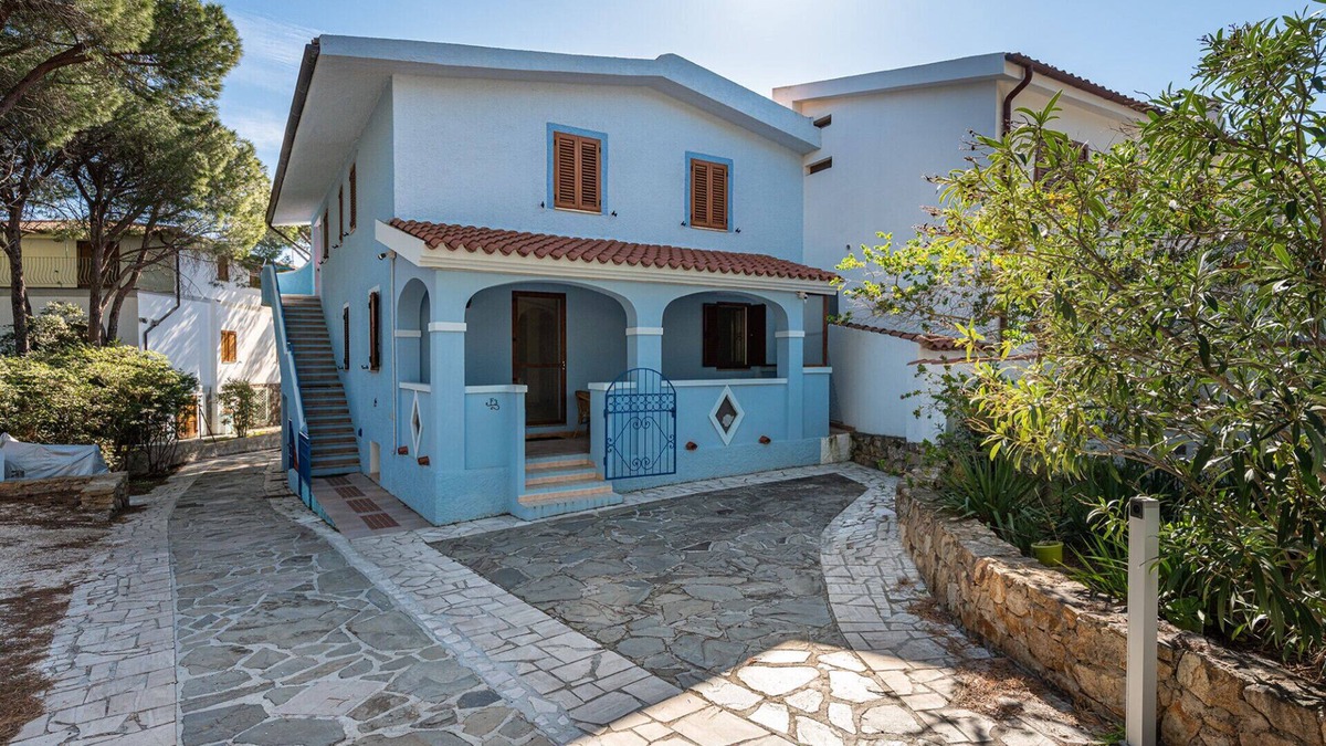 Cala Liberotto Apartment | BLUE HOUSE D: a stone's throw from the sea