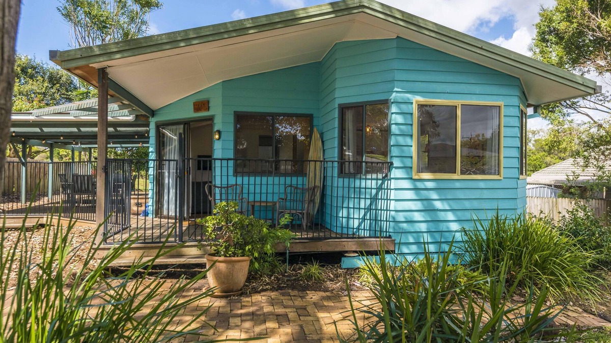 North Creek House | Blue House Surf Shack - Pet Friendly - Pet Friendly Authentic Beach House