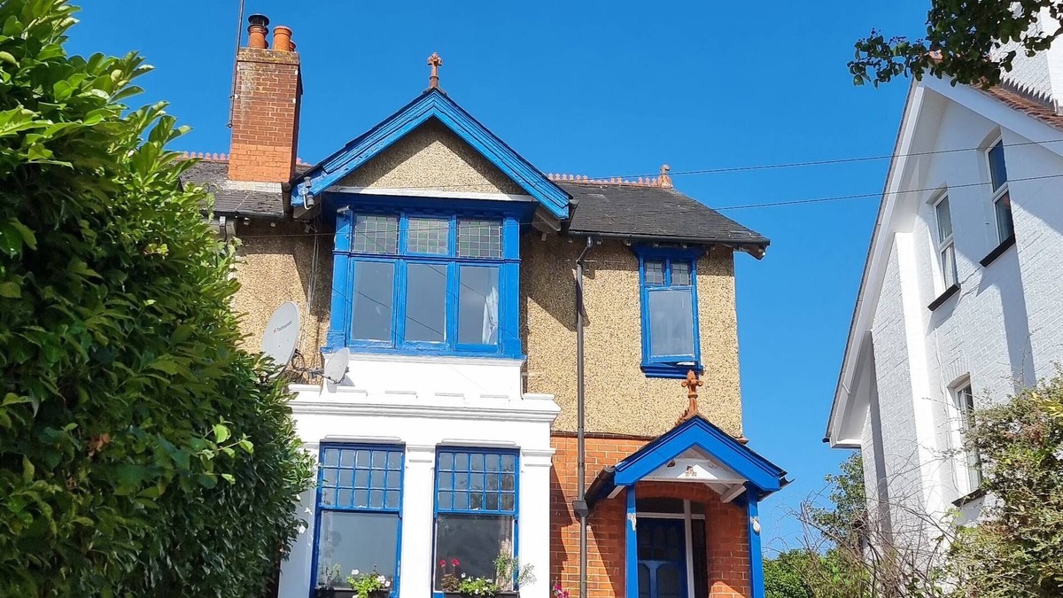 Tilehurst House | Blue House with character and charm