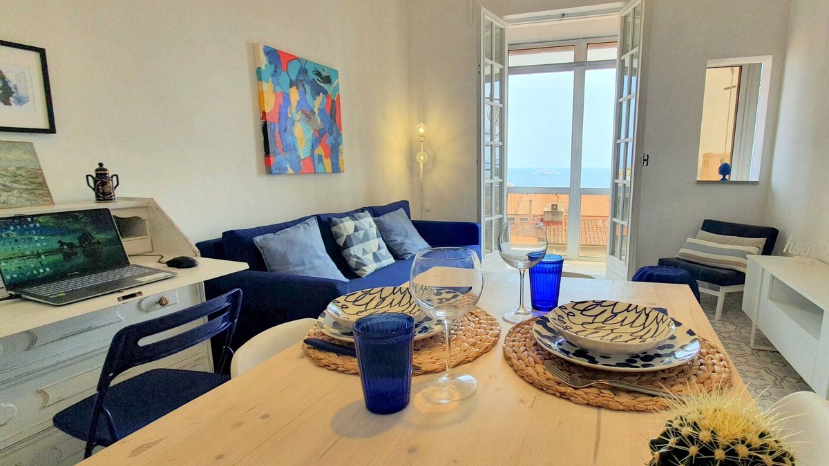 Piombino Apartment | Blue in the eyes: apartment with sea view
