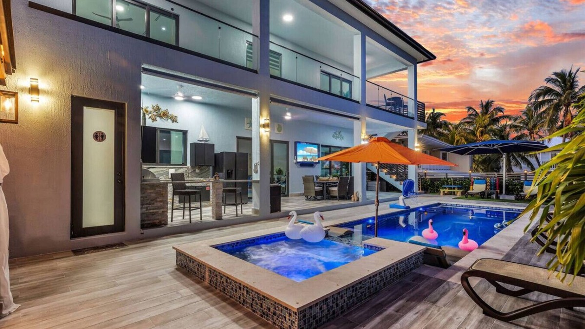 Marathon Apartment | 🏝🌊 Blue Island at Marathon -Sunrise Views -Pool- Dock-near Sombrero Beach