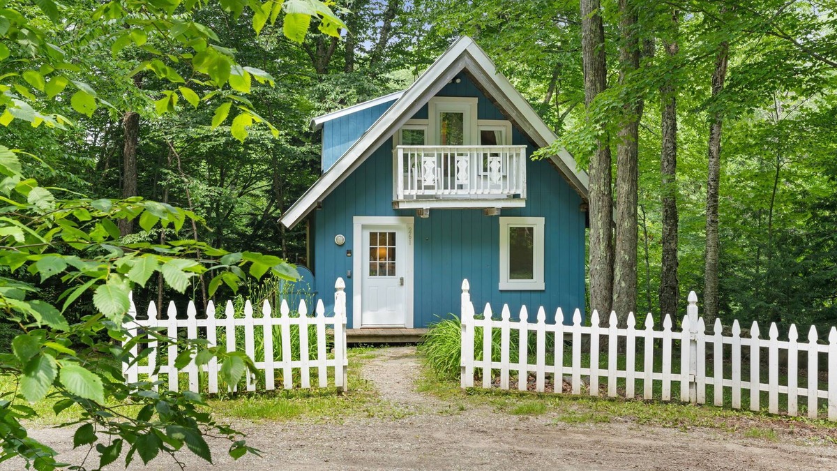 Jeffersonville Ski Chalet | Blue Jays - Forest escape near endless outdoor fun