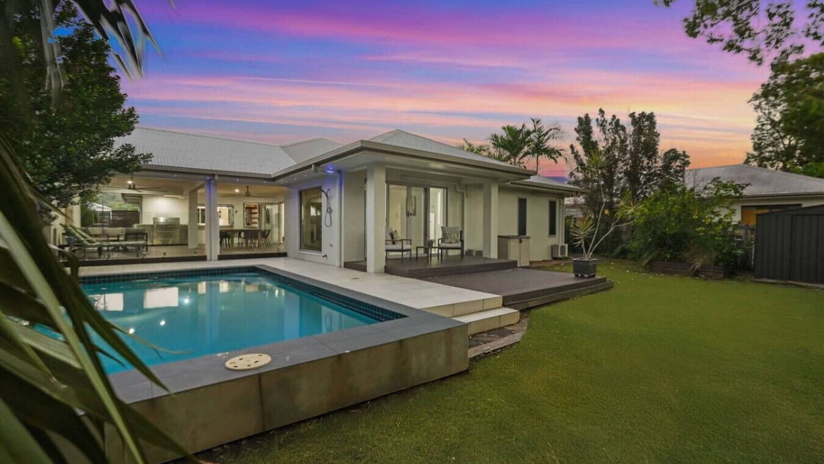 Trinity Beach House | Blue Lagoon Haven – A Serene Tropical Getaway