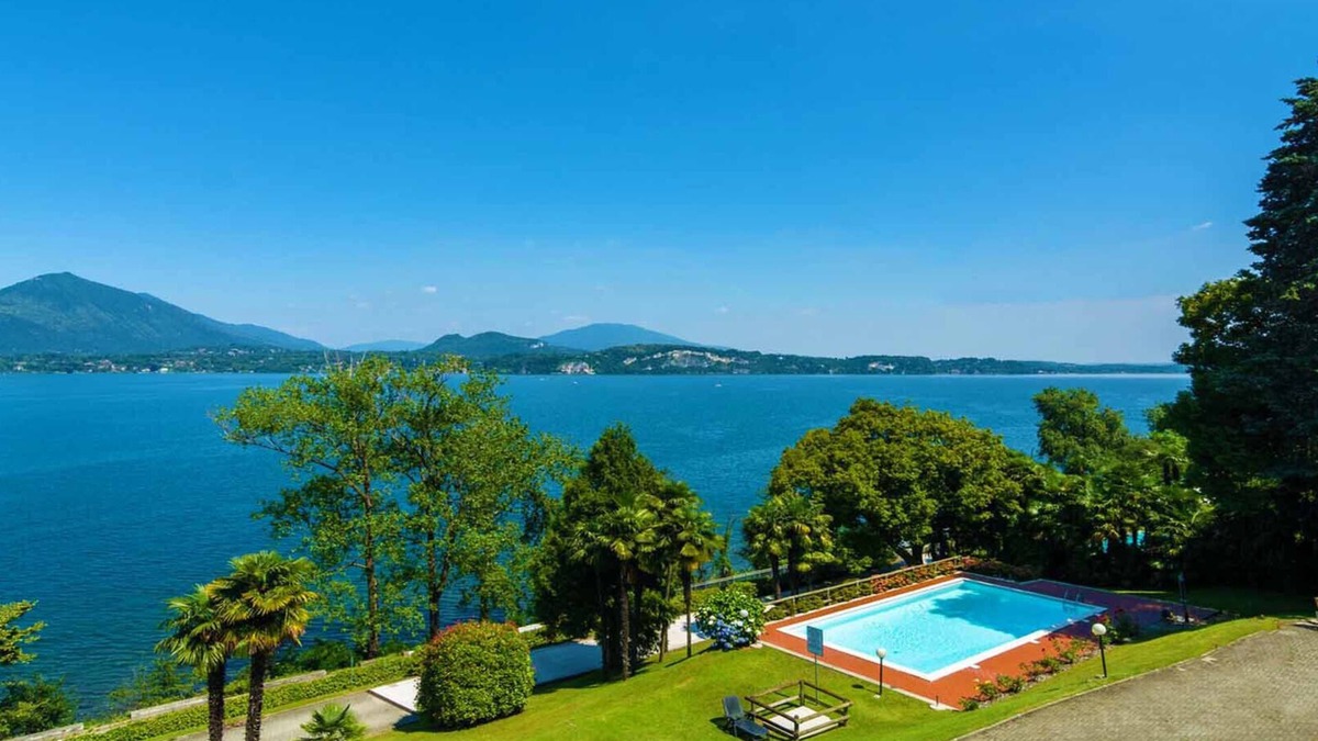 Stresa Apartment | Blue Lake apartment with pool and lake view