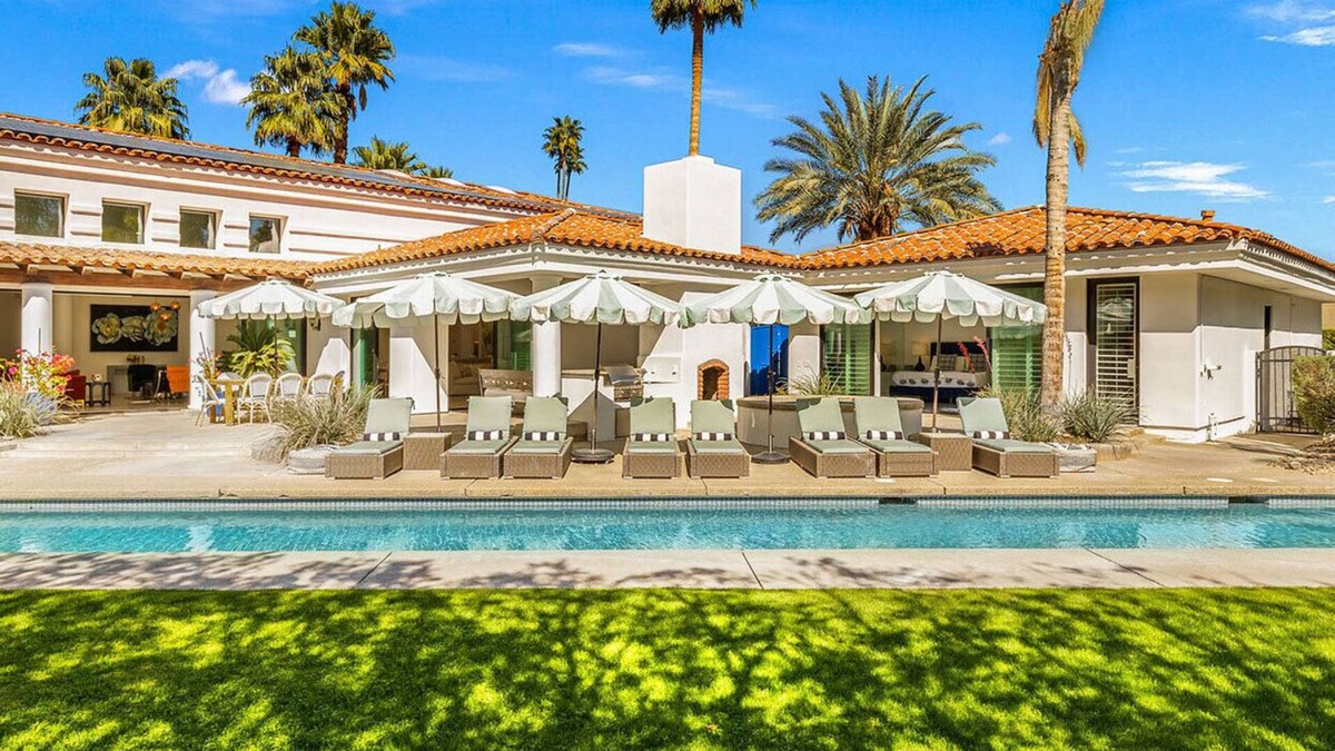 The Mesa House | 'Blue Lotus Villa' Half Acre in The Mesa