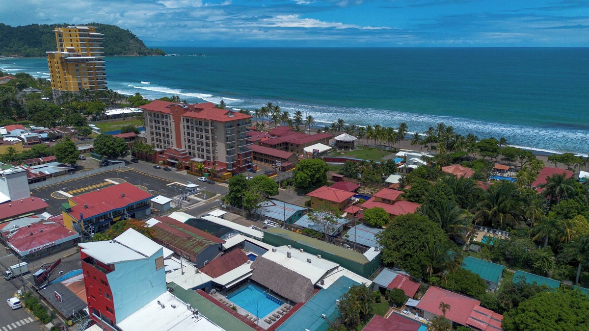 Jaco Resort | Blue Marlin 2 Private 10 Bedroom Resort - Next to the Cocal Casino.