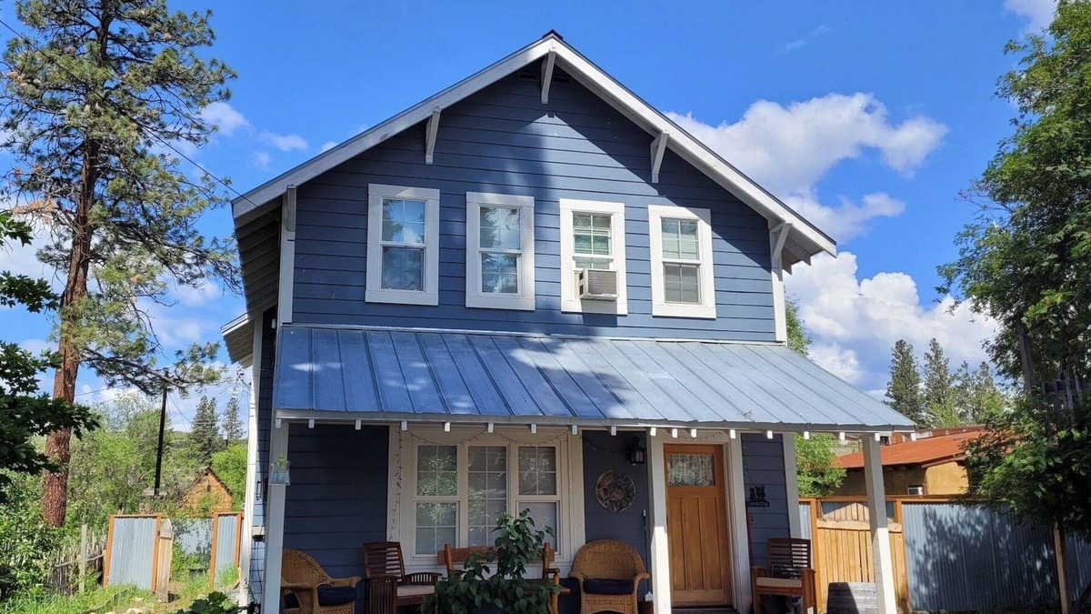 Winthrop House | Blue Moon-Dog Friendly and a Short Walk to Winthrop!