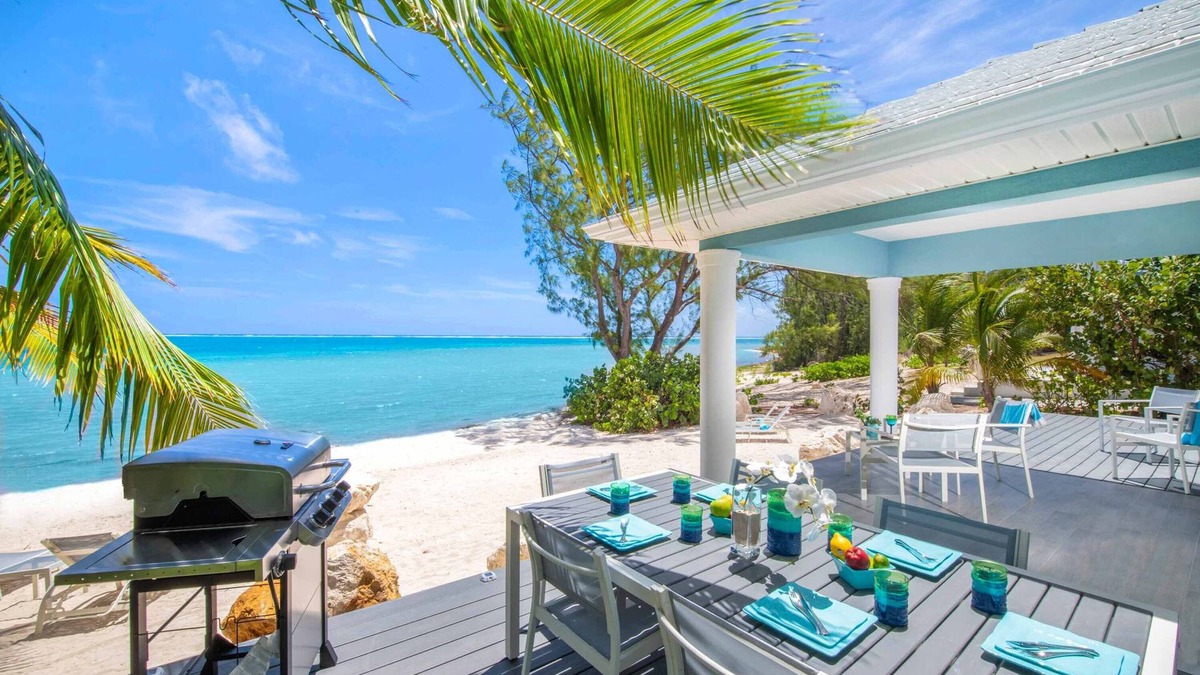 North Side House | Blue Moon: Upgraded Cottage w/Sandy Beach + Backyard Snorkeling Next to Ocean Frontiers