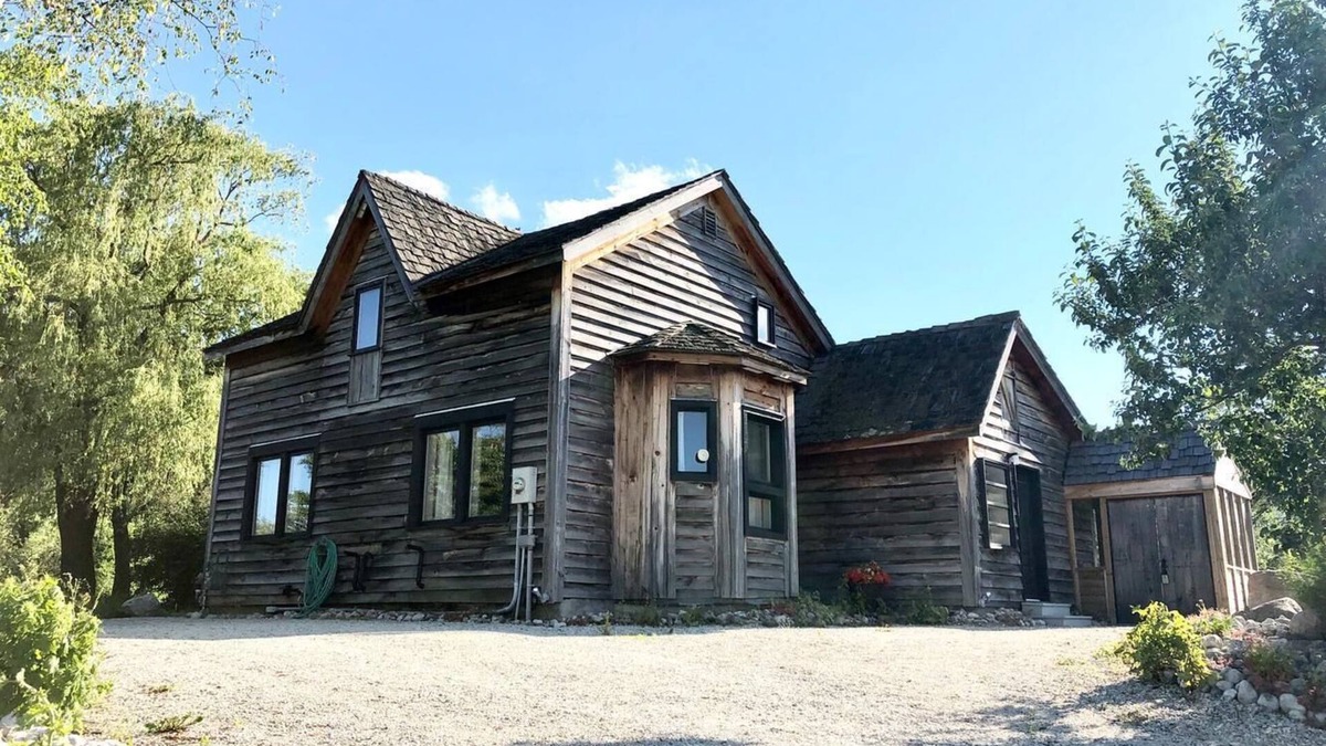 Craigleith Cottage | Blue Mountain 3 bedroom home - Minutes from the beach and Village!