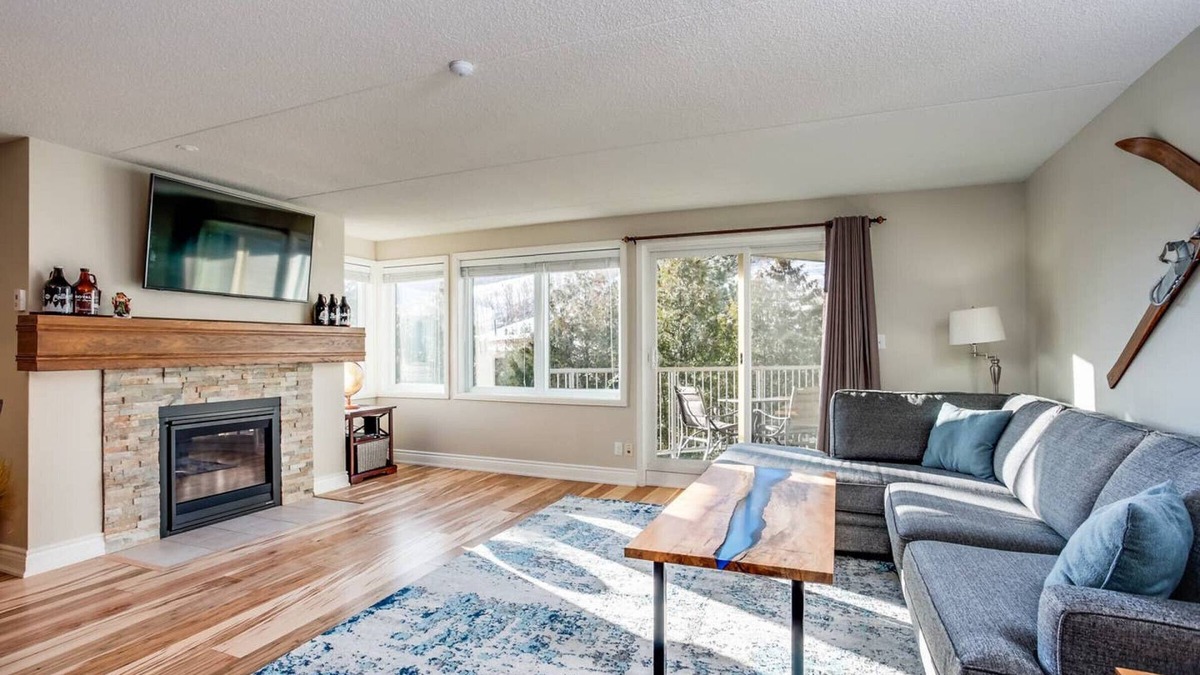 The Blue Mountains Apartment | Blue Mountain Ski in/Ski Out Chalet Condo