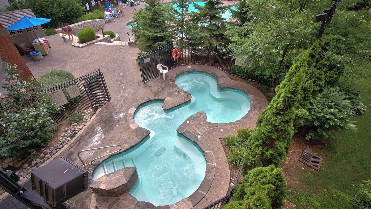 The Blue Mountains Hotel | Blue Mountain Resort Mosaic Suites
