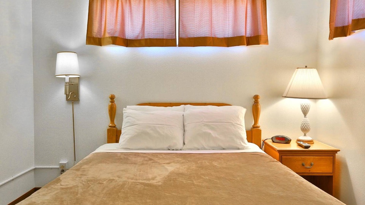 Dayton Hotel | Blue Mountain Hotel