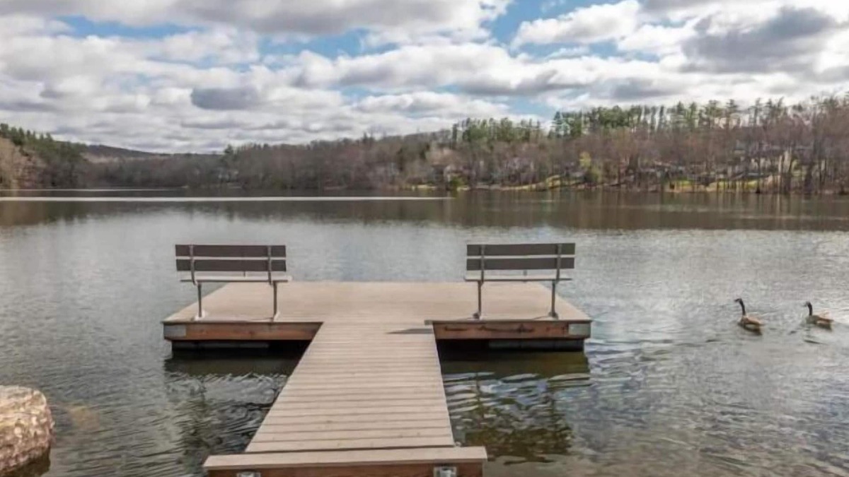 East Stroudsburg House | Blue Mountain Estate: Dual Homes Getaway