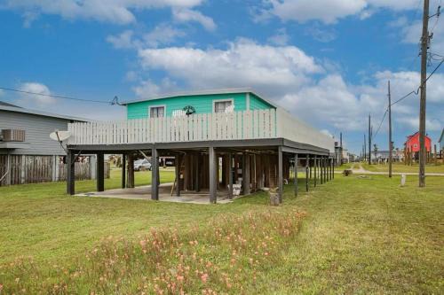 Surfside Beach House | Blue Nile - Peaceful and Pet and Family Friendly