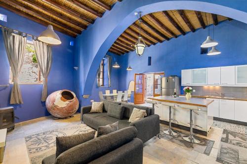 Kato Drys House | Blue Oak House