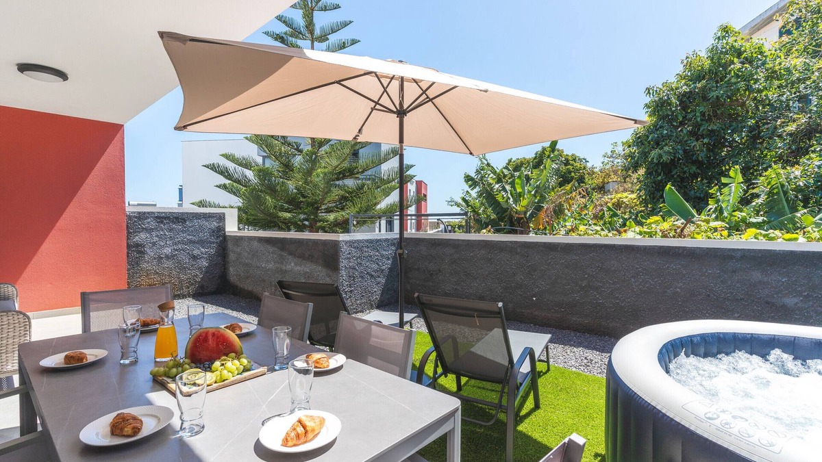Santa Cruz Ski Chalet | Blue Outlook Garden by Atlantic Holiday