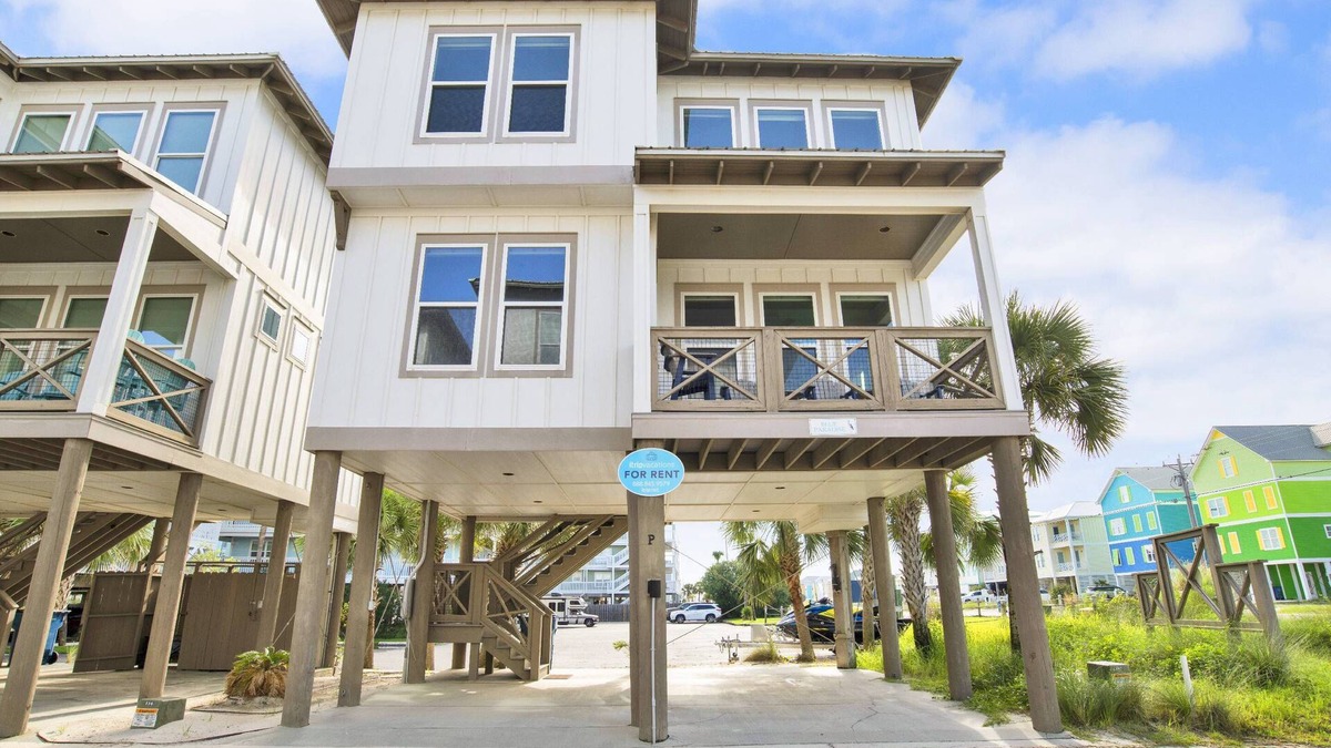 Gulf Shores House | Blue Paradise ~ Outdoor Pool, Beach Access + $400 in FREE Activities Daily ~ Zoo/Parasailing + More