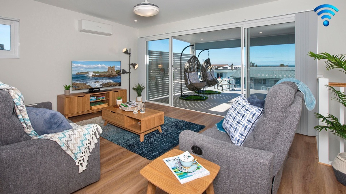 Kiama Downs House | Blue Pelican - Stunning modern entertainer with ocean views, walk to beach