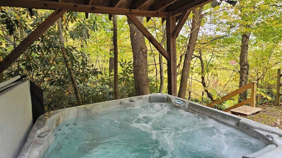 Canton House | Blue Ridge Bungalow | Amazing Views of the Smokies