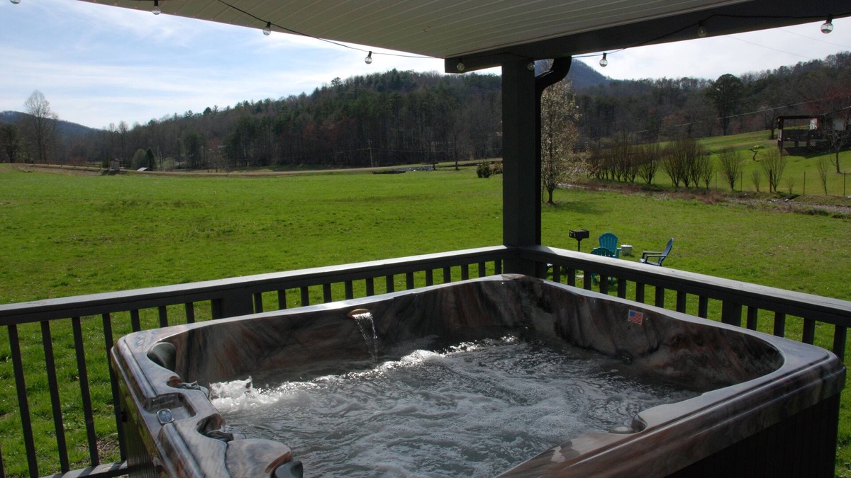 Blue Ridge Cottage | Blue Ridge Cozy Cabin with Full Mountain View