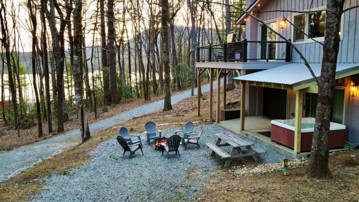 Lake Toxaway Cabin | Blue Ridge Hideaway at Lake Toxaway w/Hot Tub