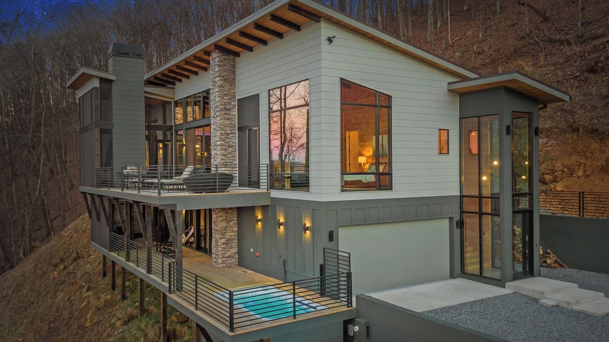 Ridges Over the Lake Cabin | Blue Ridge Ultra Luxury with Stunning Mountain & Lake Views, Near Aska & Marina