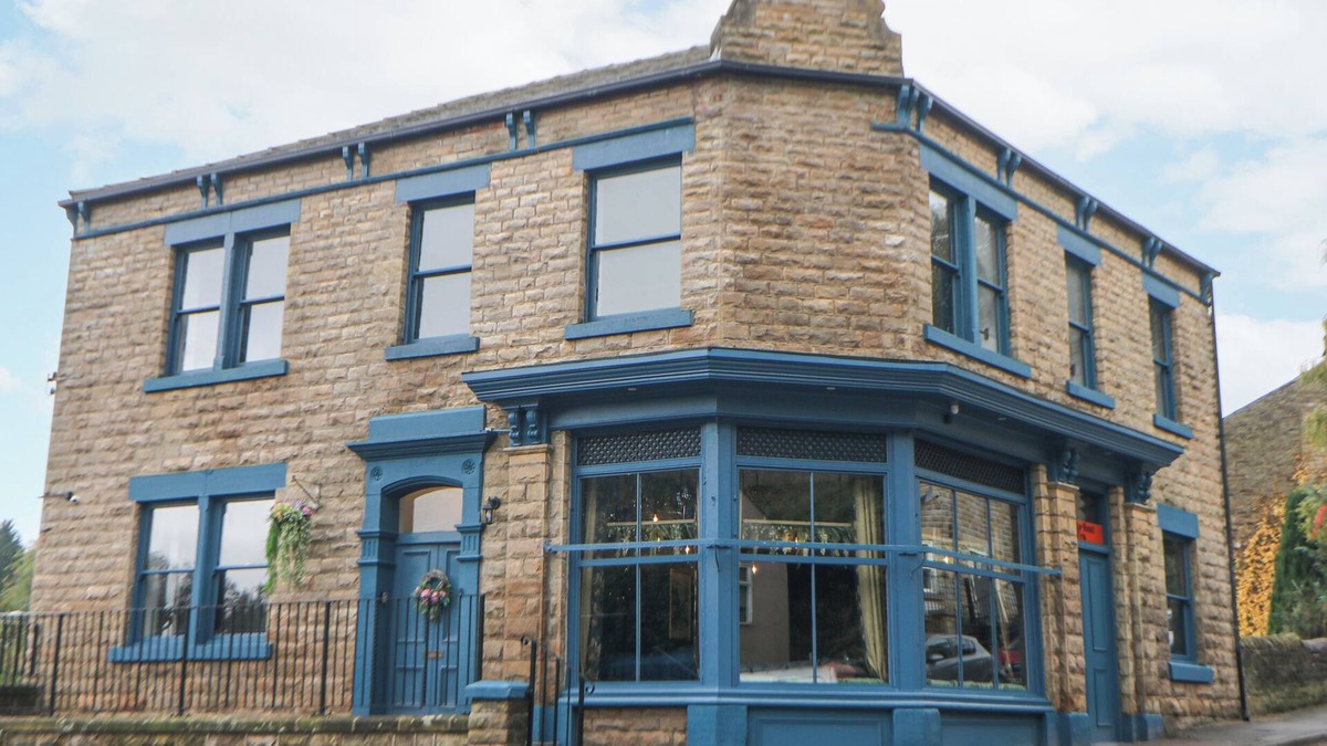 New Mills Cottage | BLUE RON'S, pet friendly, with hot tub in New Mills