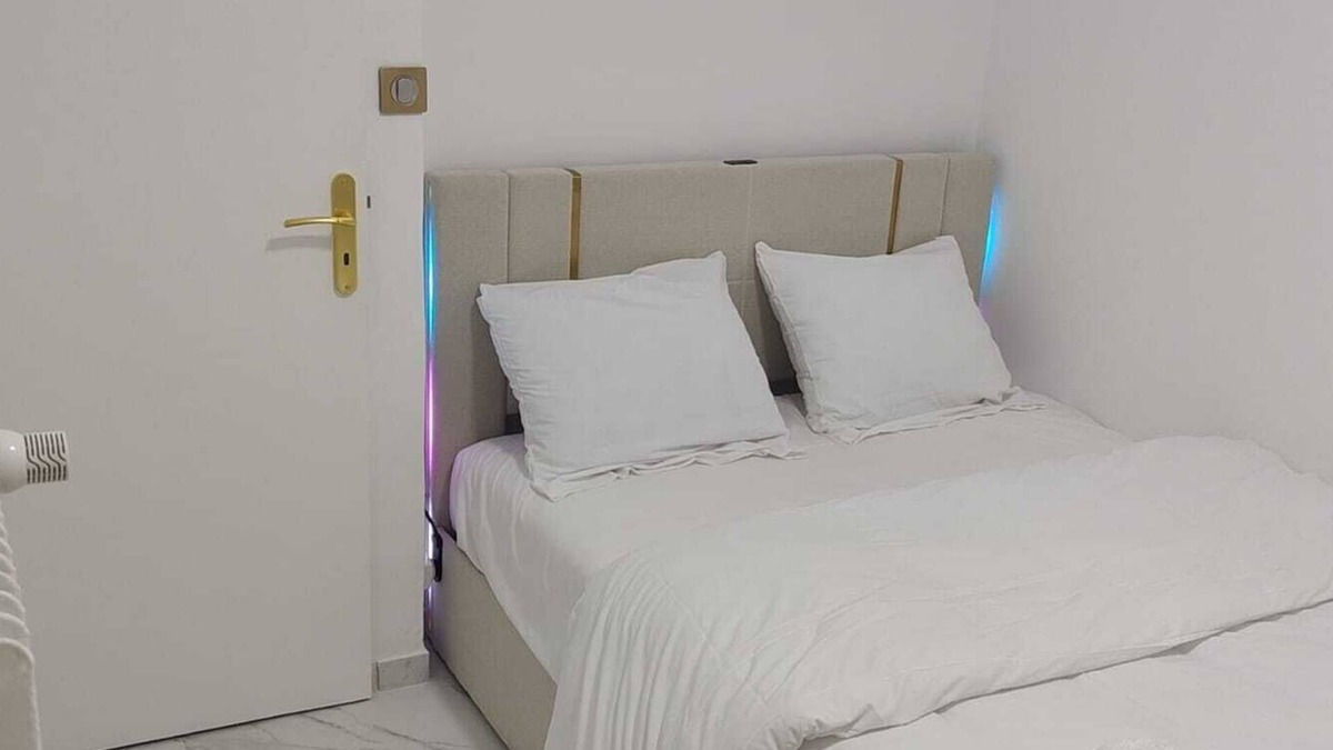 Franconville Apartment | Blue Room: elegant, comfortable apartment in a blue and gold theme