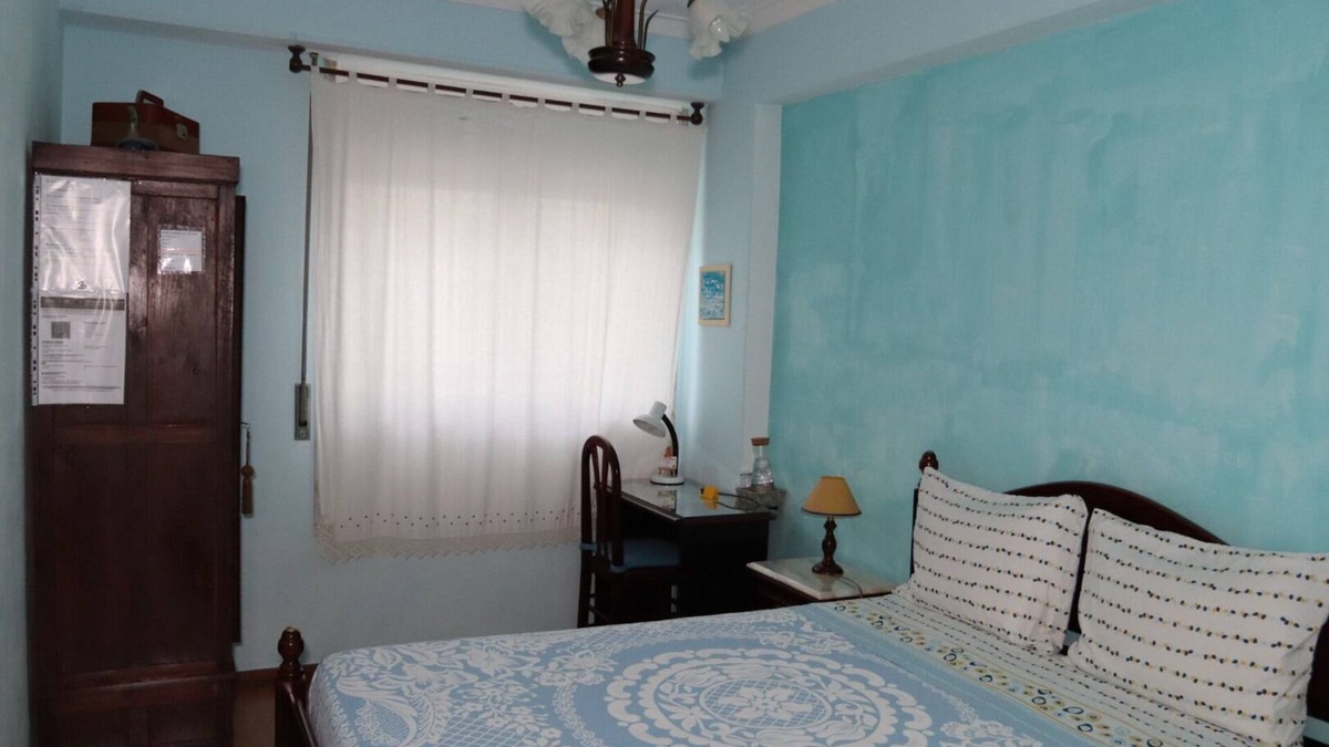 Sacavem Condo | Blue room near Lisbon airport and Oriente train station.