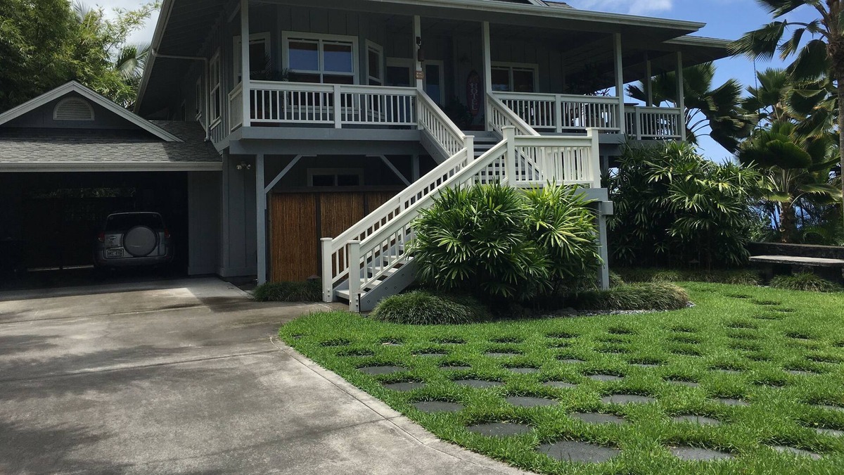 Kona Palisades House | Blue skies and stunning view