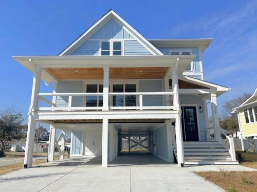 Tranquil Harbour House | Blue Sky Breeze