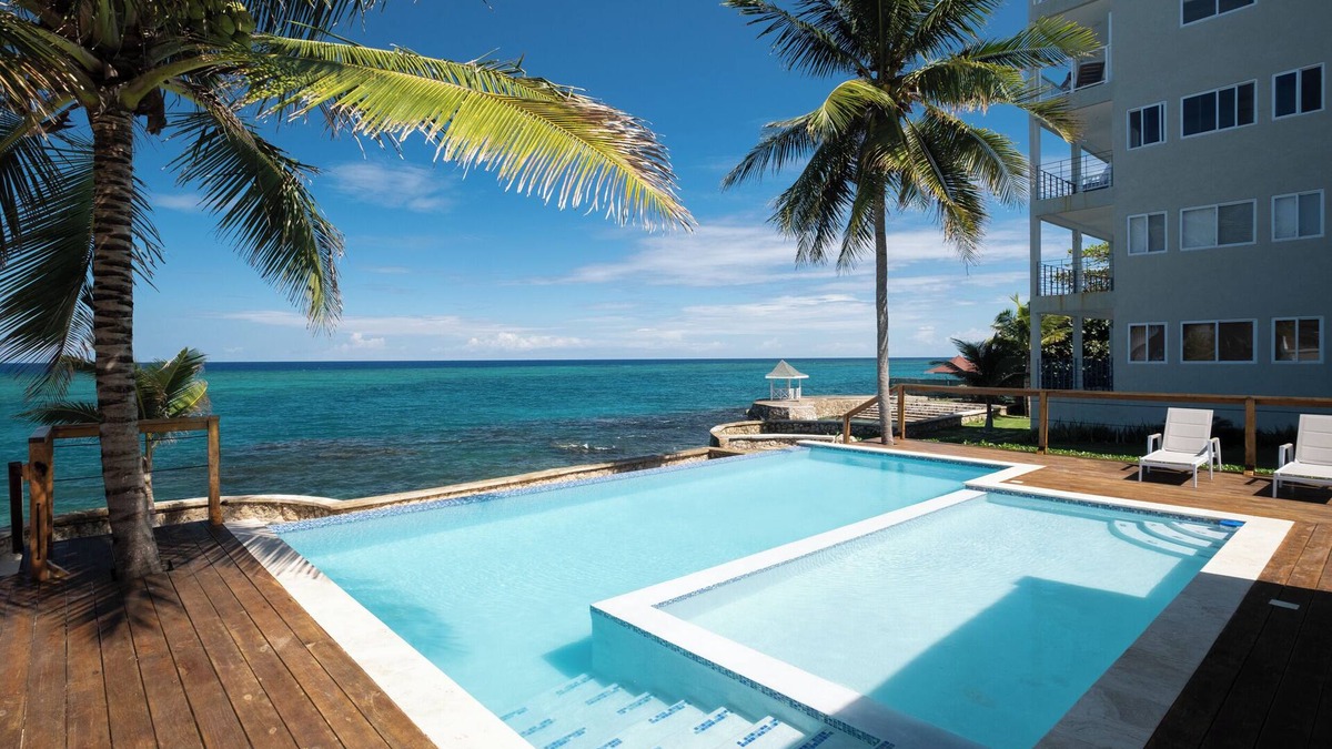 Tower Isle Resort | Blue-sky penthouse
