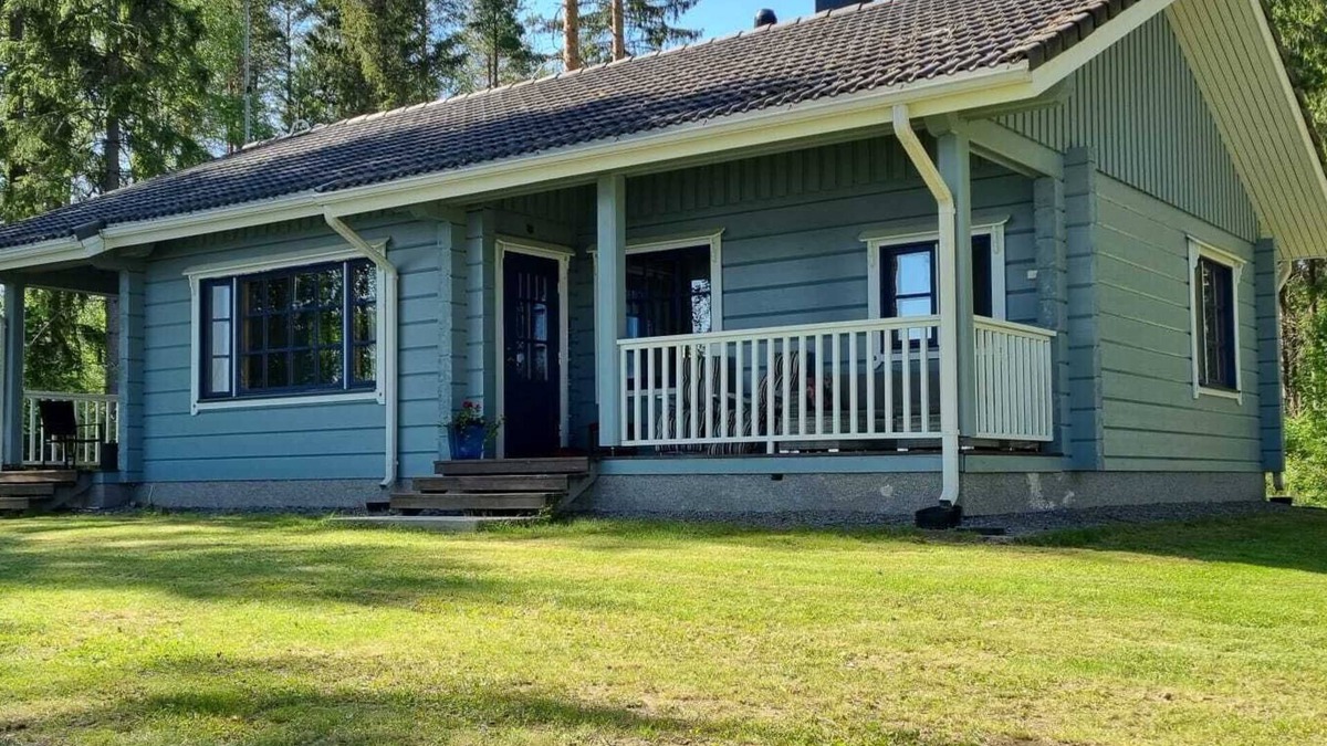 Hiukkajoki House | Blue vacation home