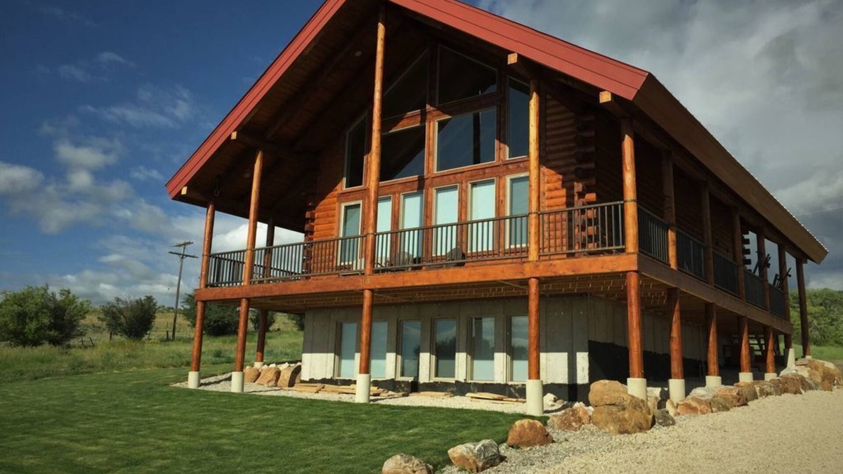 Garden City Cabin | Blue View Bear Lake-5 bedroom 3.5 bath log cabin, incredible views! Sleeps 18!