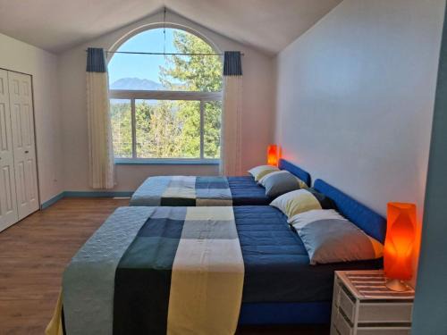Sechelt House | Blue Villa by the Sea