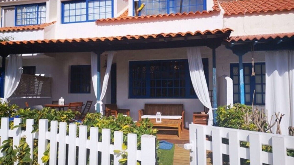 Pasito Blanco Villa | 'Blue Villa' Near the Beach with Pool, Wi-Fi, A/C, Terrace & Garden