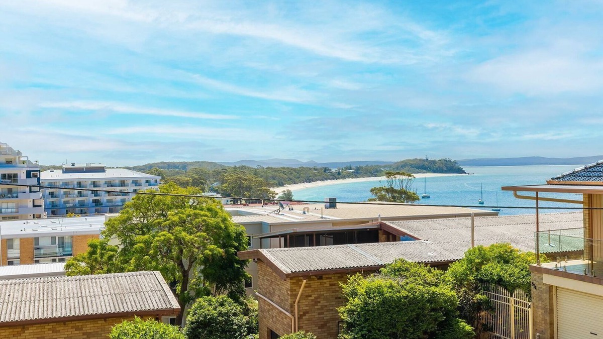 Shoal Bay Apartment | Blue Waters, 2 59 Ronald Ave - water views Linen aircon Wi-Fi