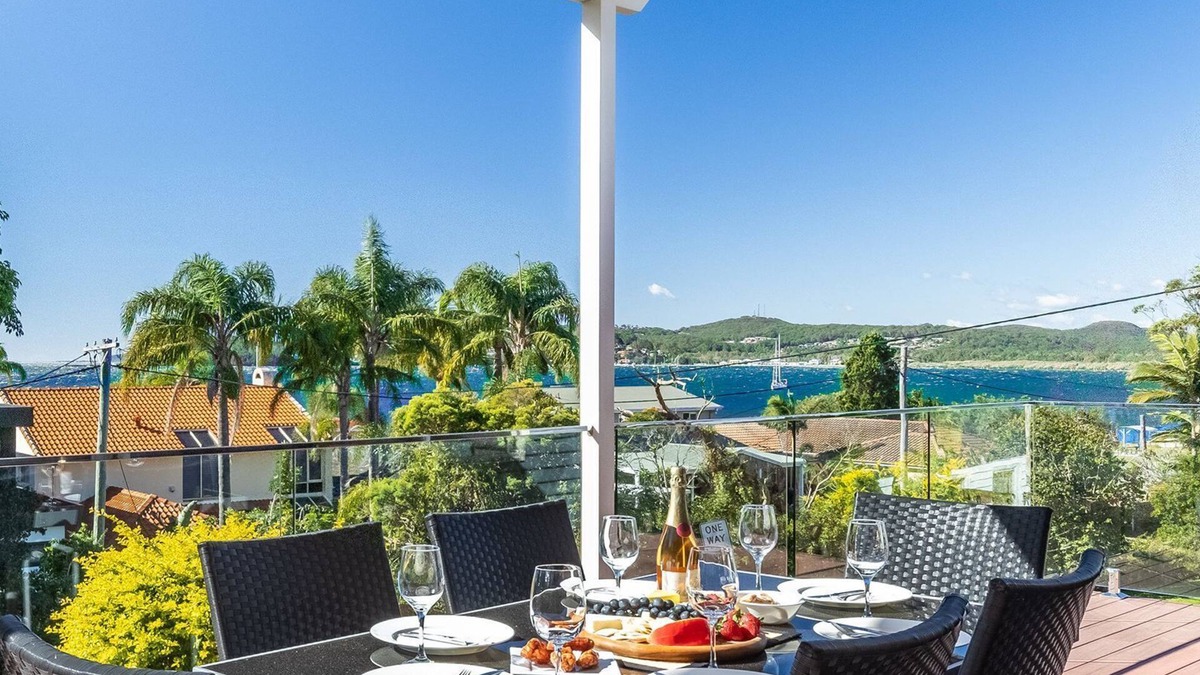 Salamander Bay House | Blue Waters 7 Cook St - Dog Friendly and Water Views