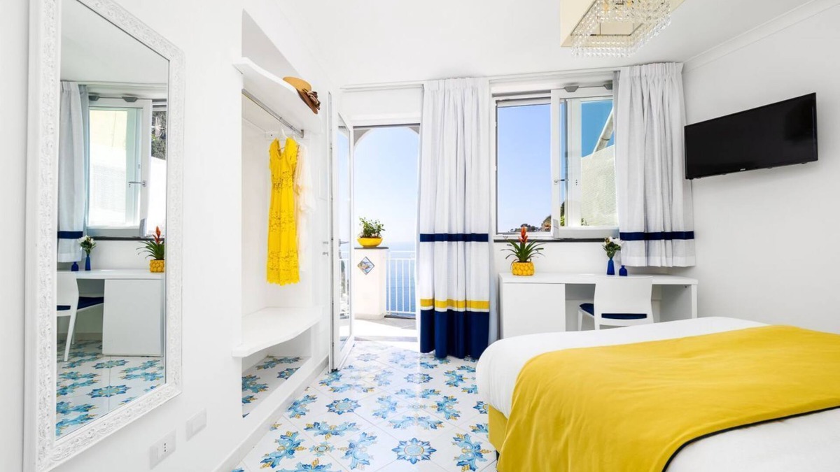 Chiesa Nuova House | Blue Waves – Stylish Amalfi Coast Retreat with Breathtaking Sea Views