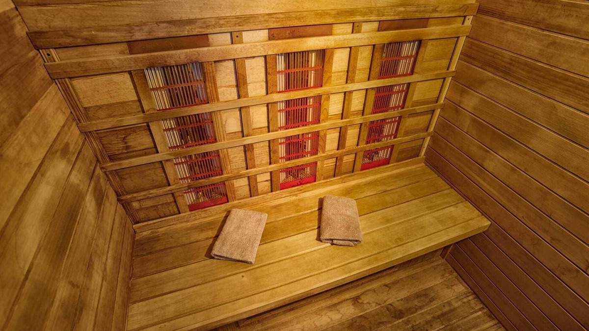 Shelter Cove Hotel | Blue Whale Oceanview Spa & Sauna Penthouse Suite