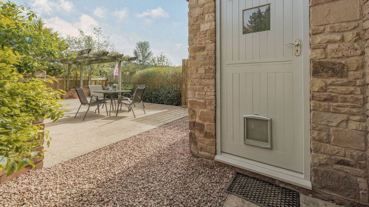 Ross-on-Wye Cottage | BLUEBELL COTTAGE, pet friendly, character holiday cottage in Newent
