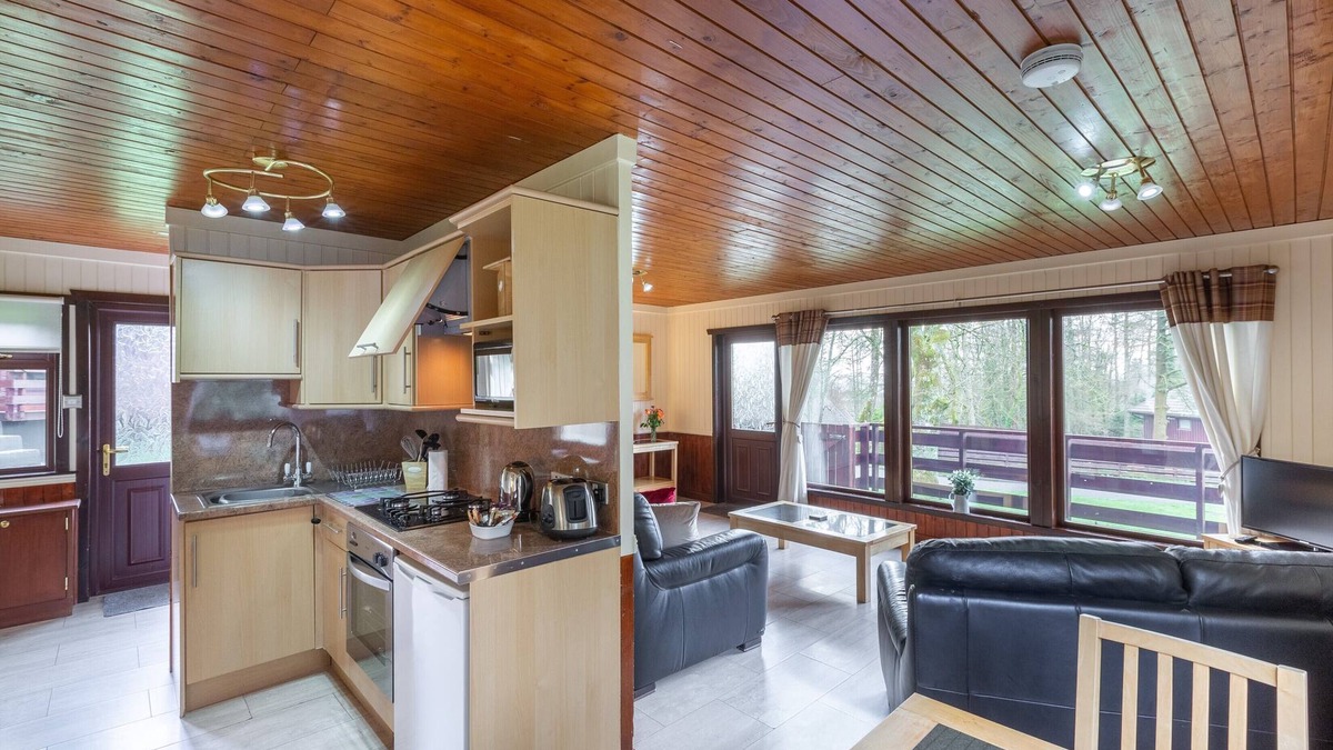 Newton Stewart House | Bluebell Lodge 4 with Hot Tub