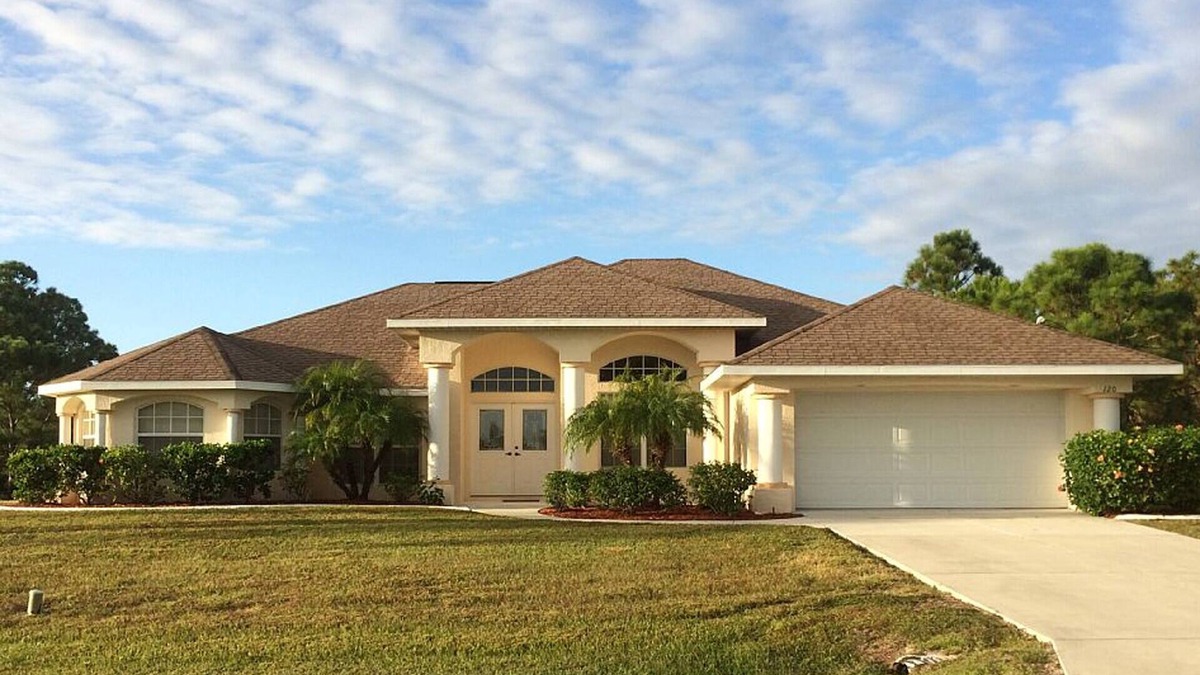 Pine Valley Villa | Bluebell Villa. Outstanding Luxury Lakeside 4 Bedroom Villa