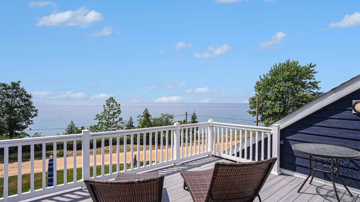 Miami Park House | Blueberry Bluff | Gorgeous Lakeview Retreat | Beach Access| Jacuzzi Tub